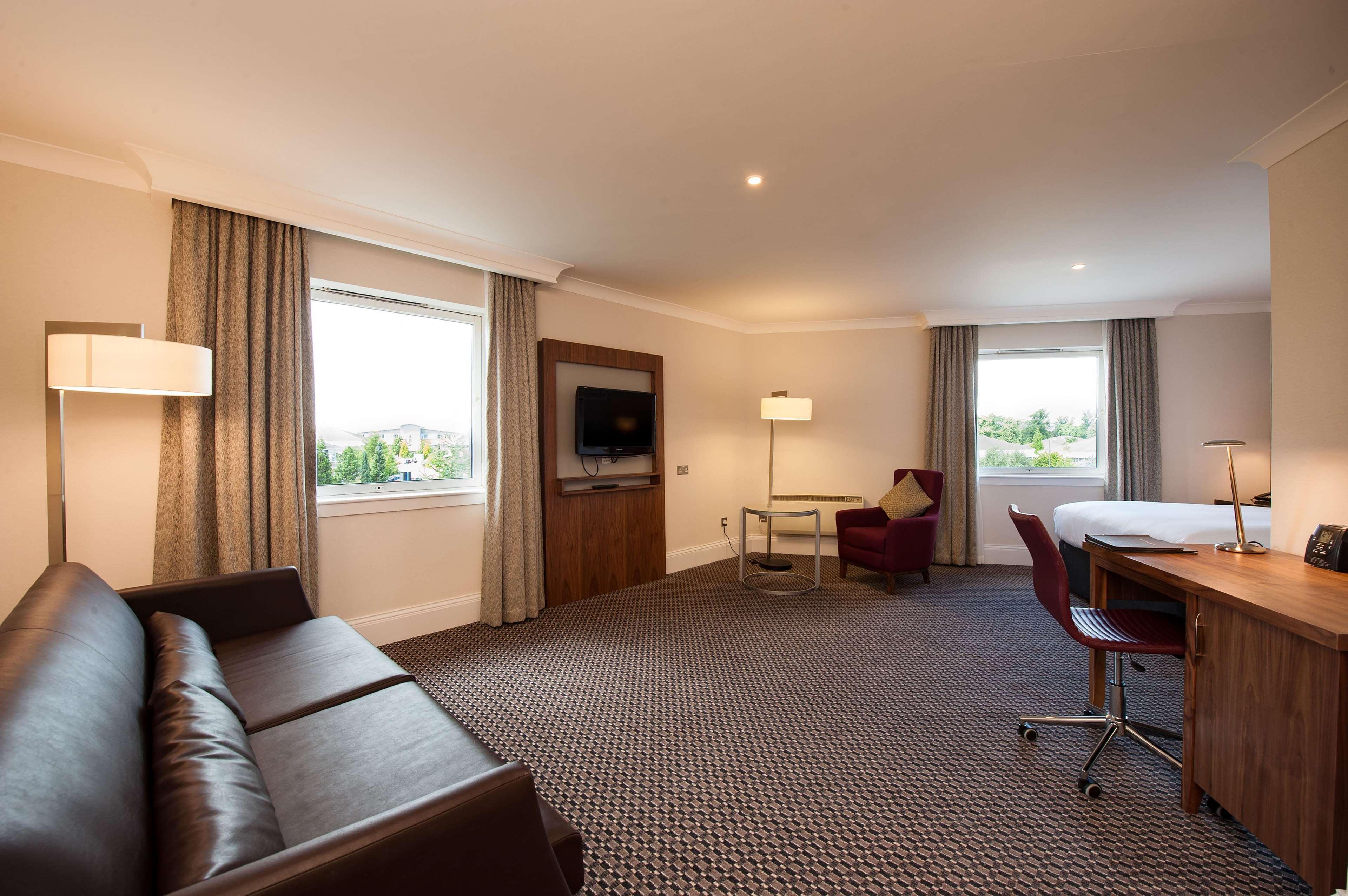Doubletree By Hilton Glasgow Strathclyde Белсхилл Экстерьер фото