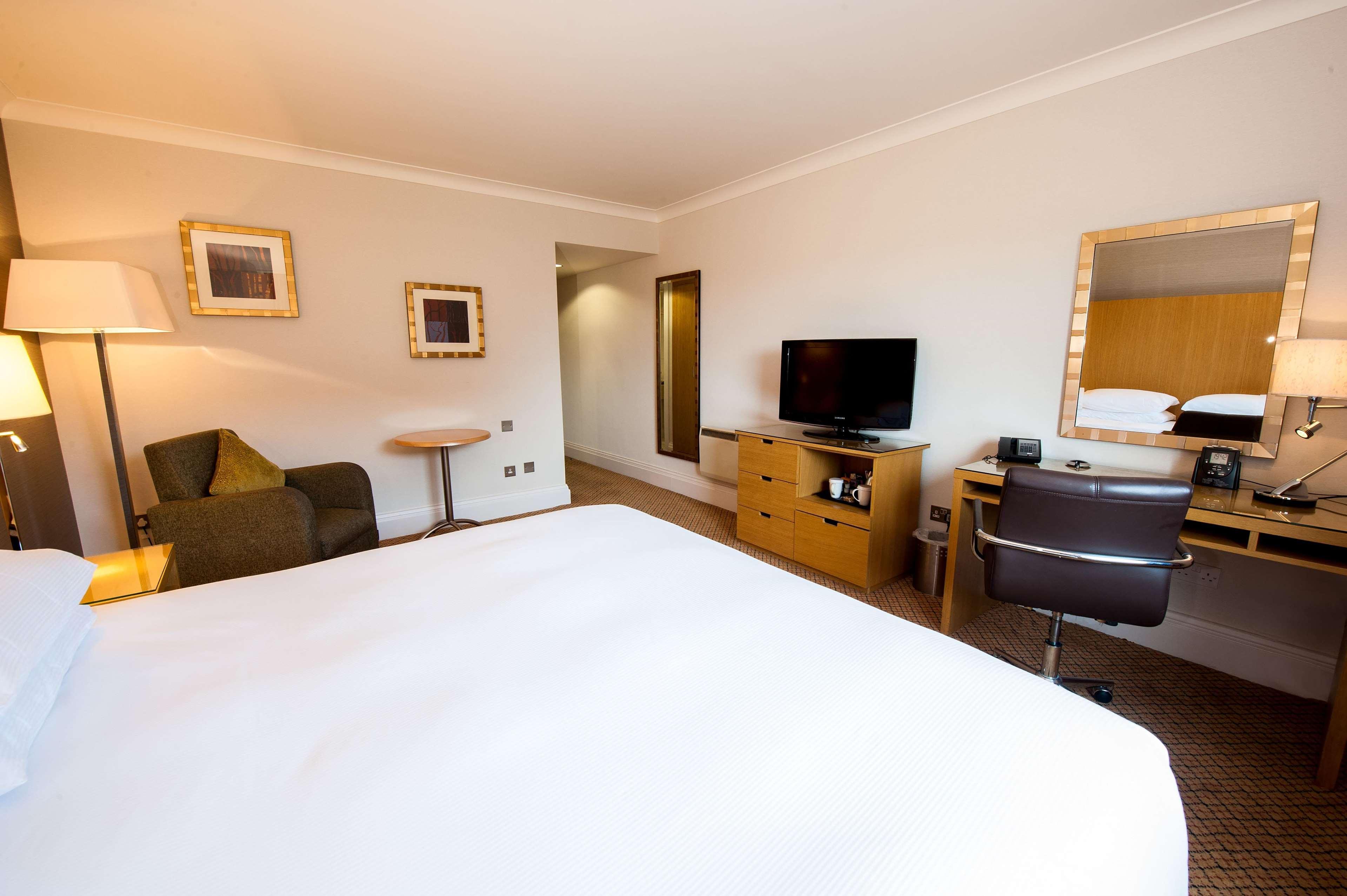 Doubletree By Hilton Glasgow Strathclyde Белсхилл Экстерьер фото