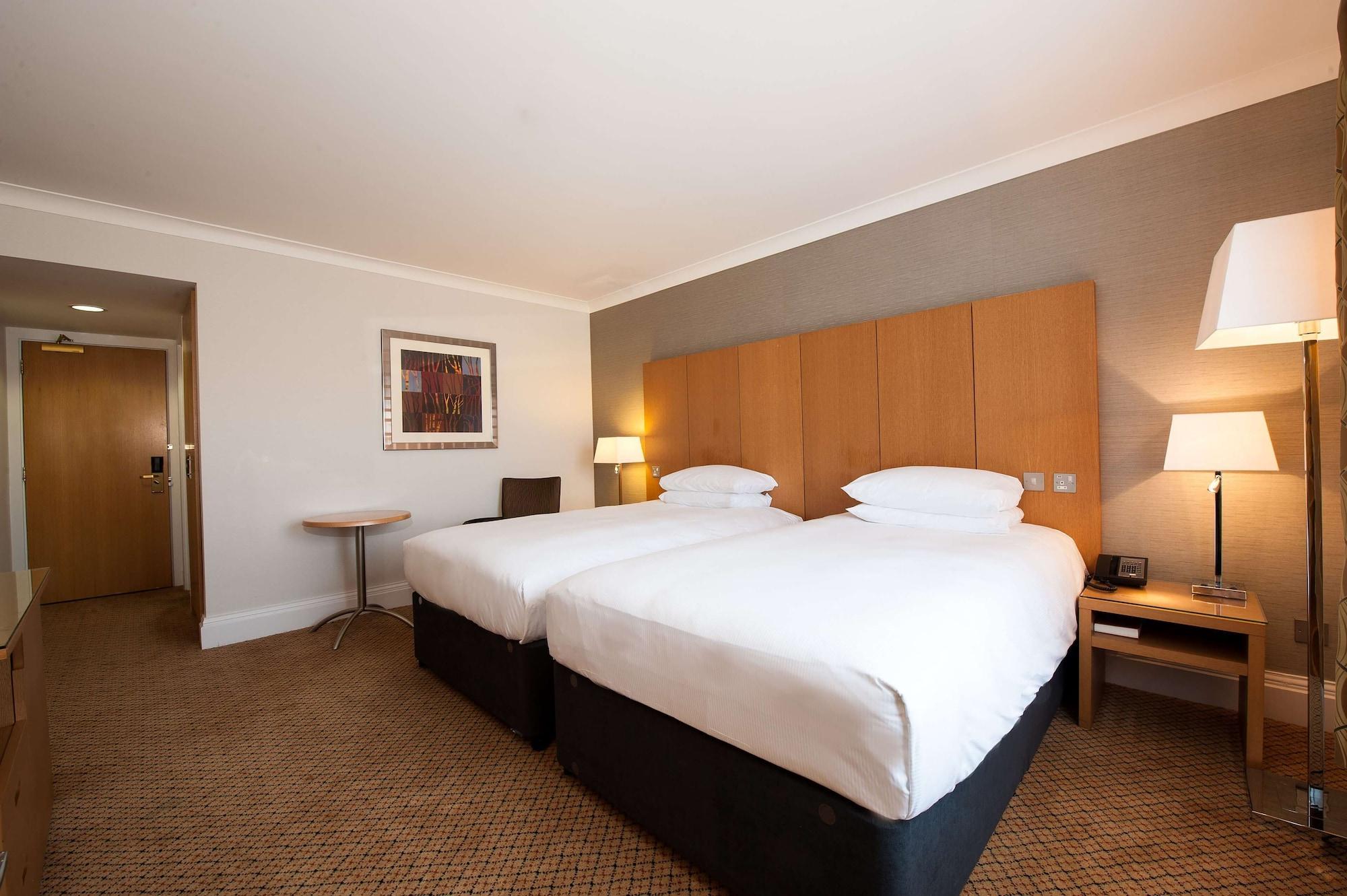 Doubletree By Hilton Glasgow Strathclyde Белсхилл Экстерьер фото
