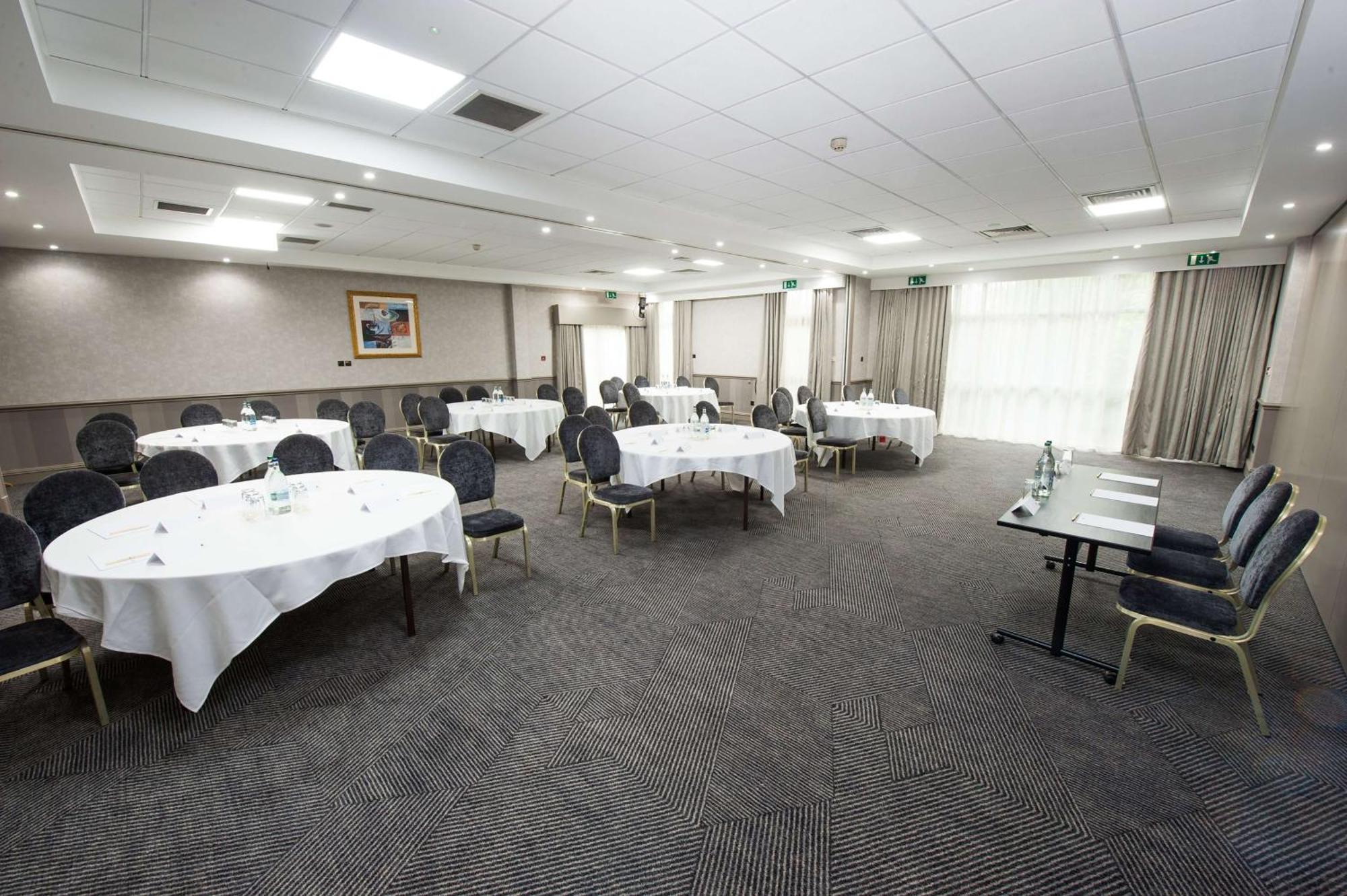 Doubletree By Hilton Glasgow Strathclyde Белсхилл Экстерьер фото