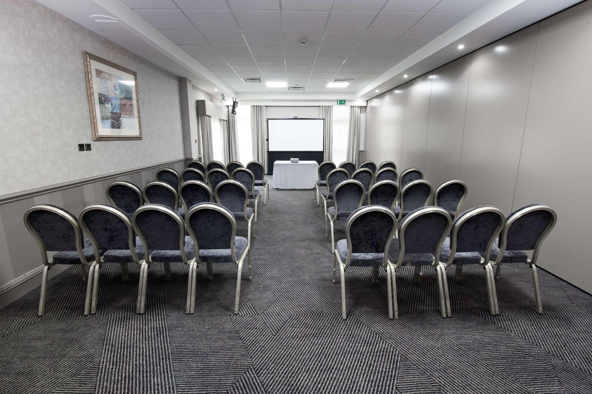 Doubletree By Hilton Glasgow Strathclyde Белсхилл Экстерьер фото